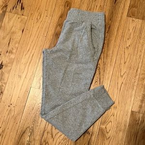 Alo unwind sweatpants, dove grey heather, size small